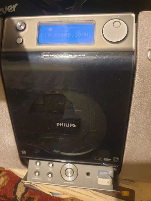 Combină  Philips  cu telecomandă ,.cd.usb,radio