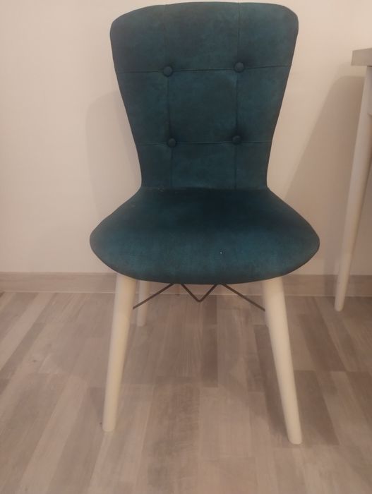 Masă extensibilă cu scaune