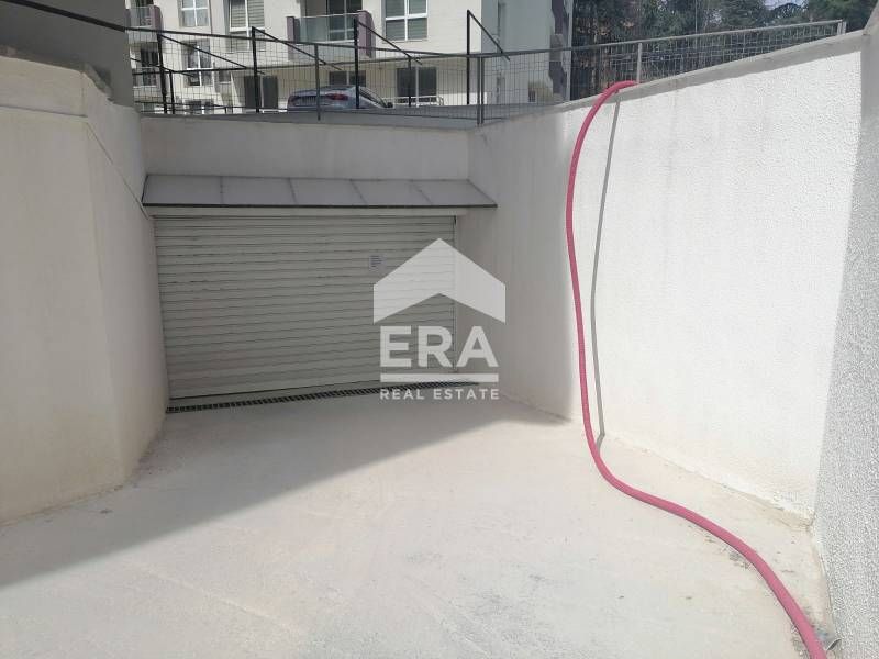 ЕКСКЛУЗИВНО! Под наем! Закрито паркомясто, ул."Васил Чекаларов" над Де