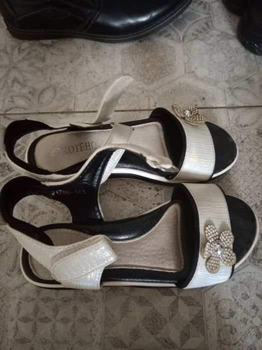 Продам туфли для девочек