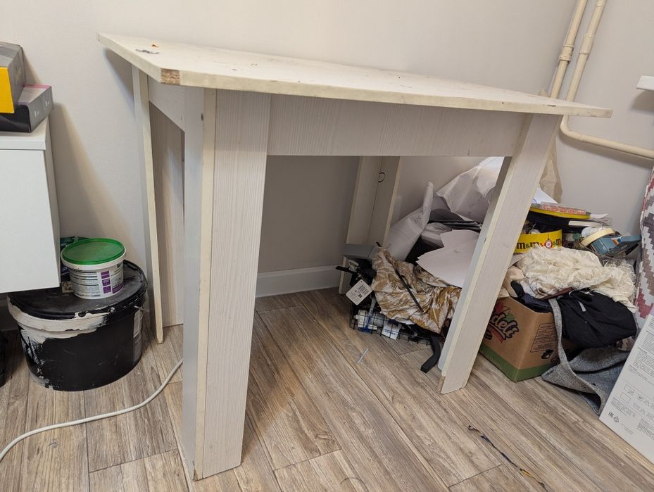 Стол и консоль под ТВ