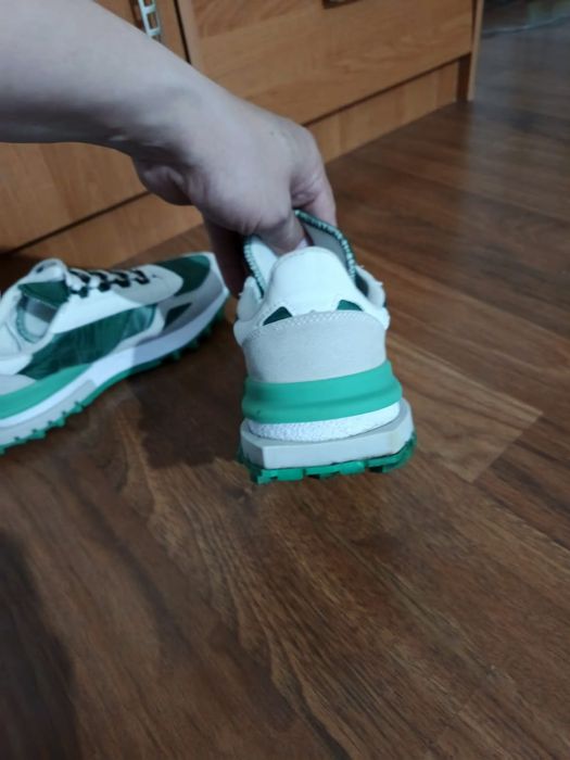 Продам новые кросовки