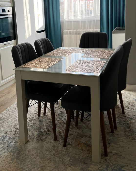 Стол+ пять стульев