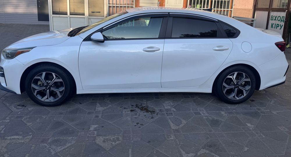 Продам автомобиль Kia Cerato