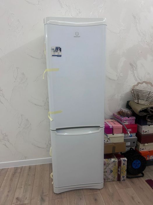 Холодильник Indesit