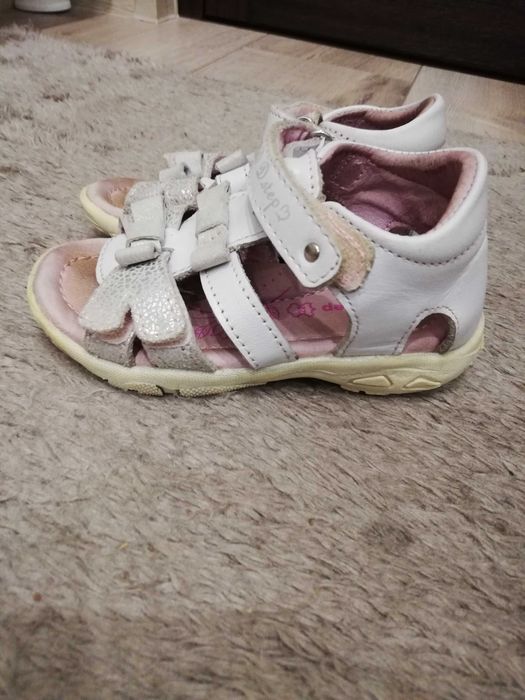 Бели детски сандали