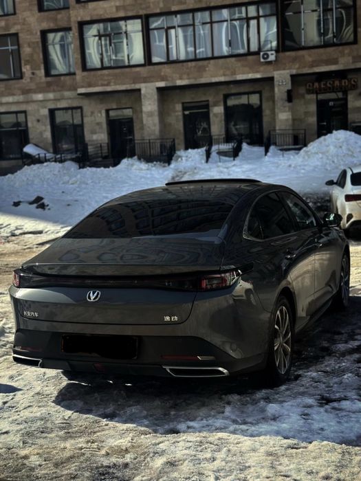 Автомобиль changan eado 2025