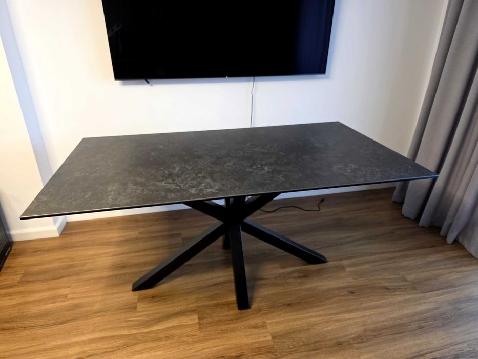 Masa ceramica cu picior metalic spider