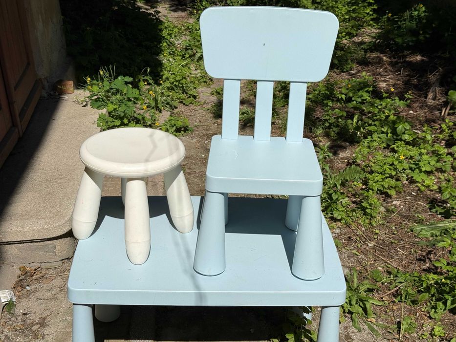 Set Masă cu Scaune pentru Copii Ikea – Albastru și Crem, Stare Buna + Cadou Treapta Lavoar