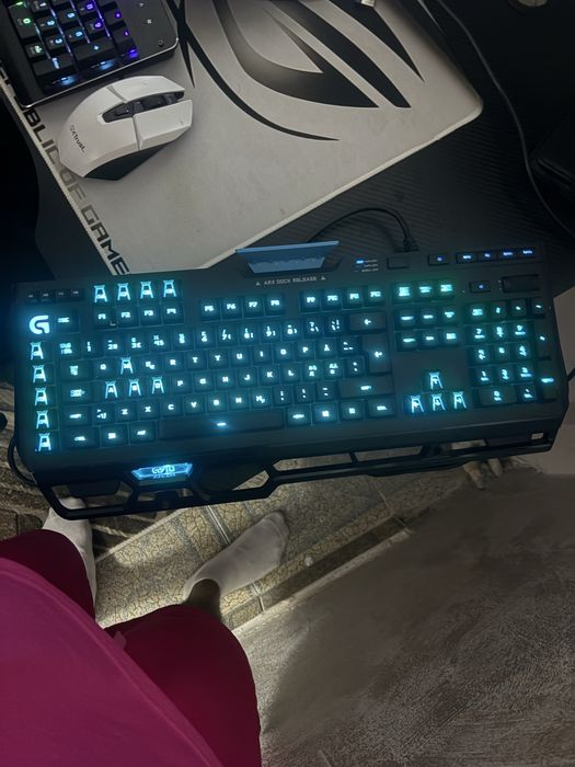 Vand Tastatură logitech G910 perfect funcționala