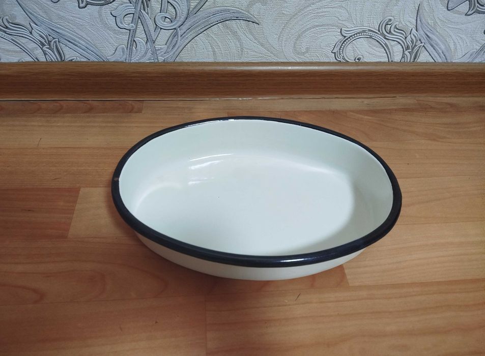 Металлический лоток, судно, чашка эмалированная