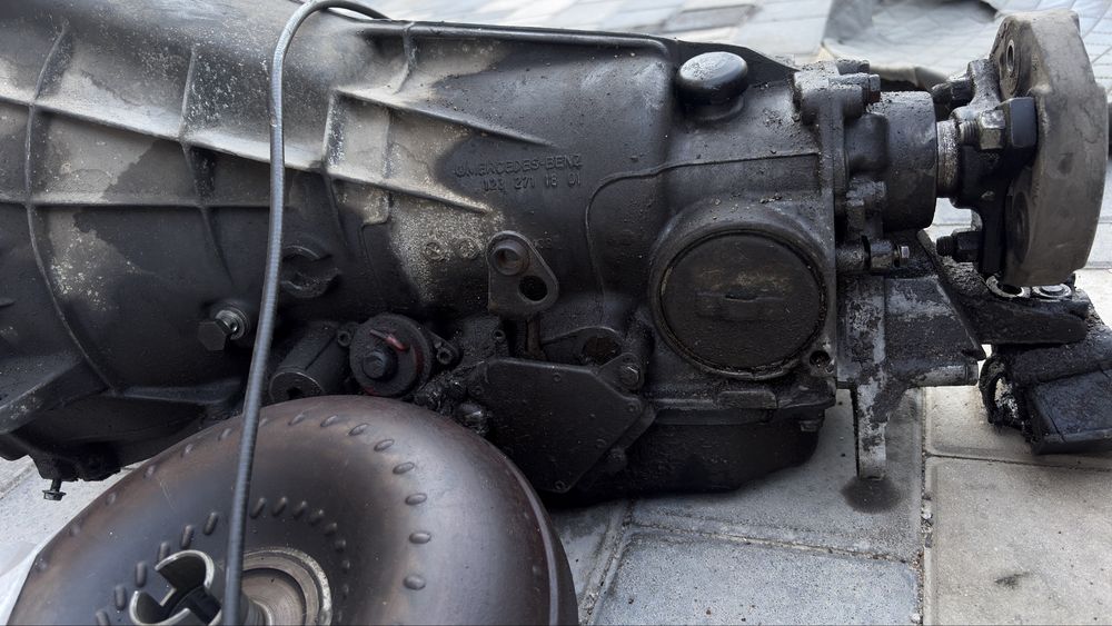 Продам коробку на мерс 124