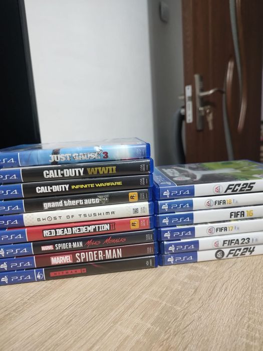 Vând PlayStation 4pro 1TB, 2 manete+15 jocuri