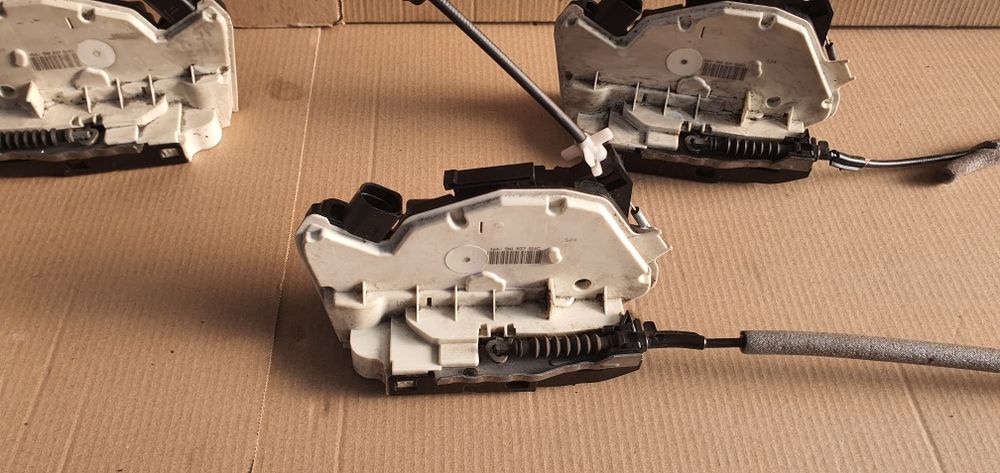 Broasca incuietoare usa fata spate stanga dreapta skoda superb 2