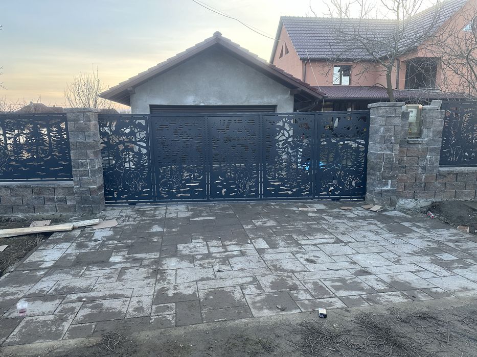 Porti garduri din tabla decupta