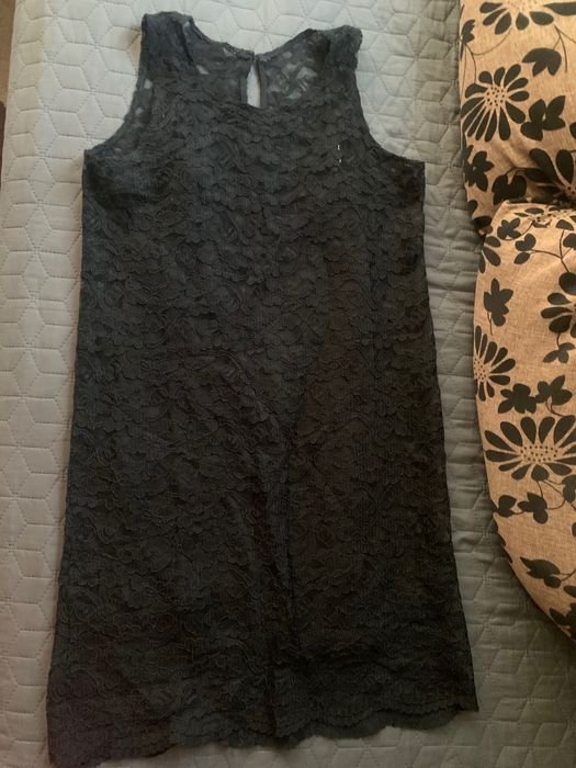 Черна дантелена рокля