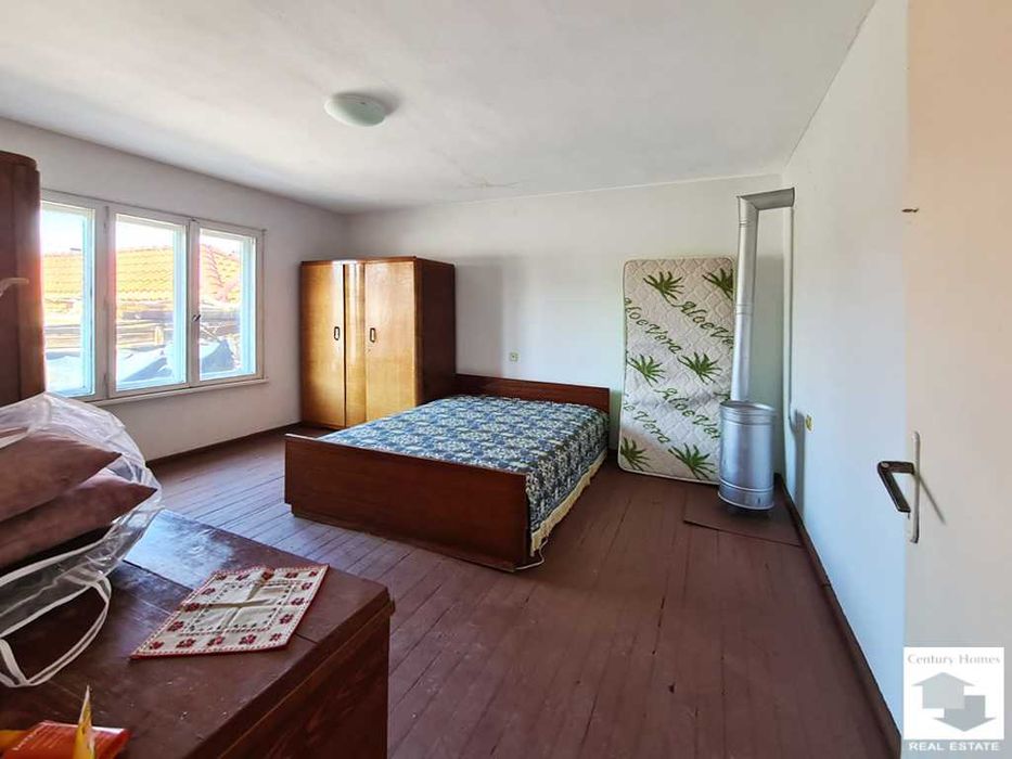 160029 Къща с допълнителни постройки и гараж в град Сухиндол