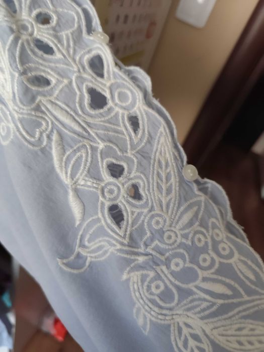 Дамска рокля с бродерия