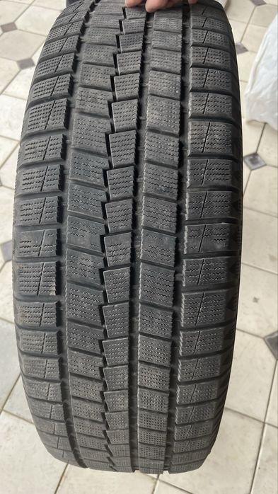 Зимние покрышки почти новые