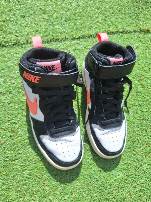 Nike mid-high fete Roz-alb-negru.