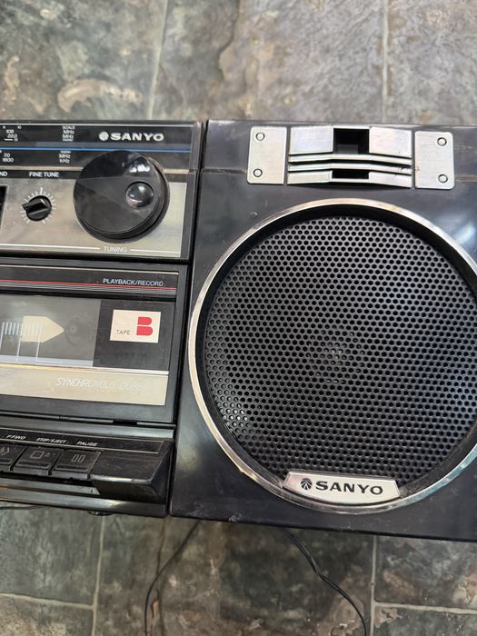 Sanyo MW170K двукасетъчен радио касетофон