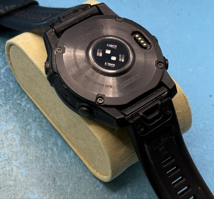 Смарт часовник Garmin Fenix 7 Sapphire Solar