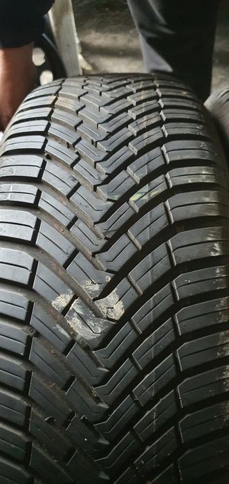 Гуми 2бр 215/65/17 - 1бр  115лв