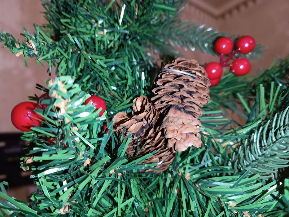 Новогодняя ёлка с игрушками