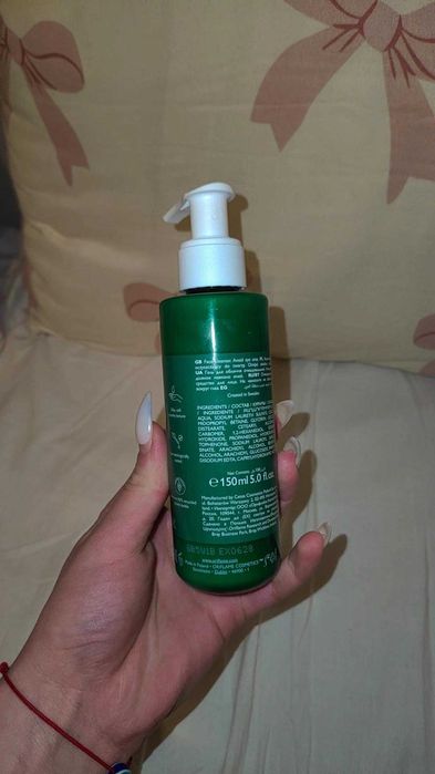 Почистващ гел за лице.