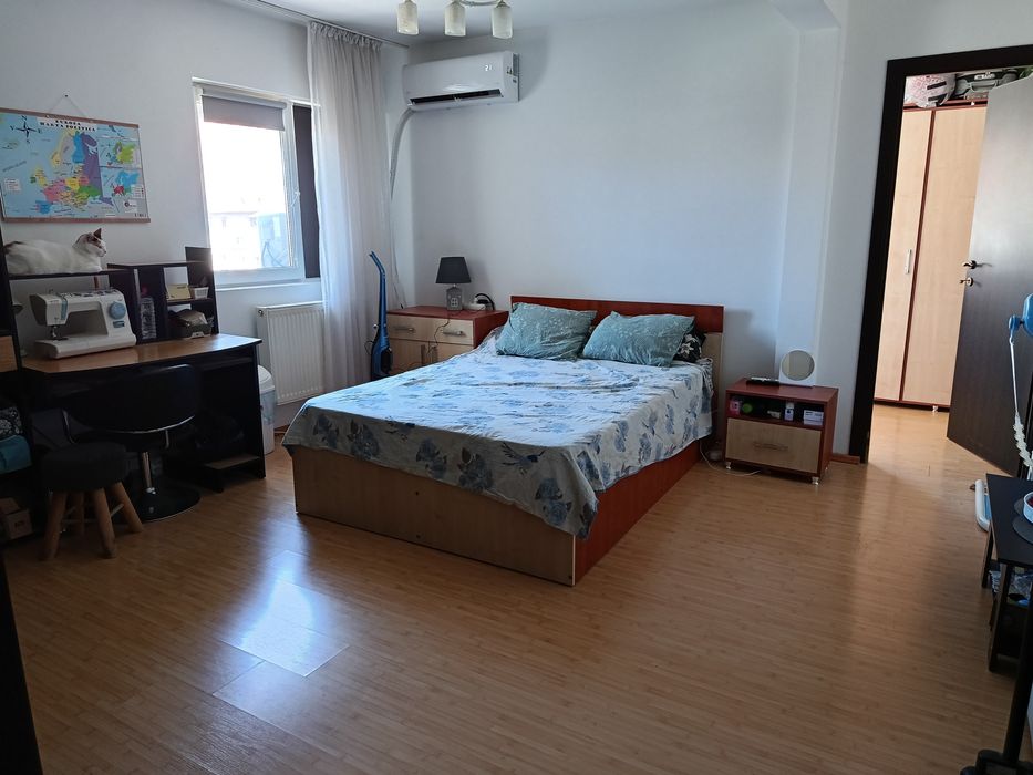 Închiriez apartament cu 2 camere