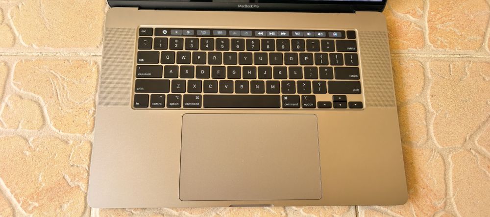 Apple Macbook PRO A2141_16"_i9_16GB DDR4_1TB SSD_AMD 5300M 4GB_ca NOU_