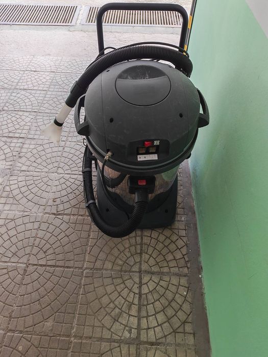 Продавам почистващи машини