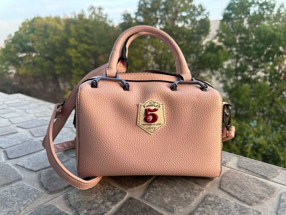 Малка чанта тип куфарче