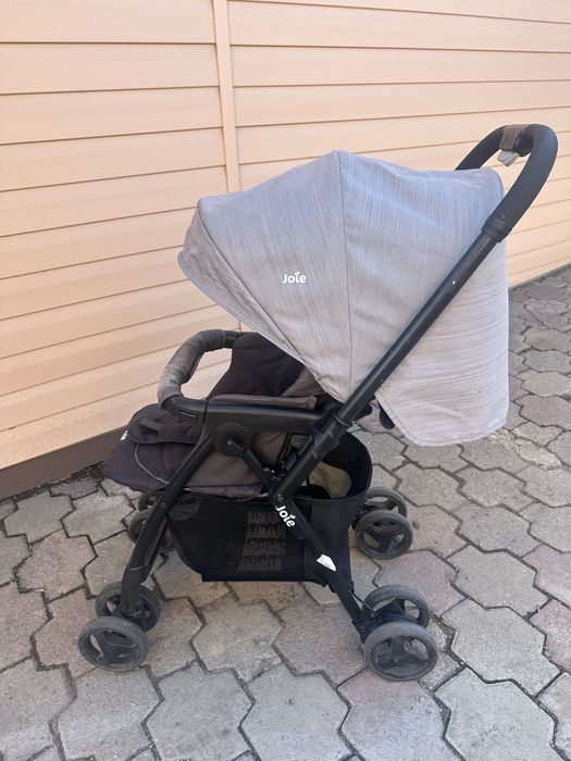 Продается коляска Joie