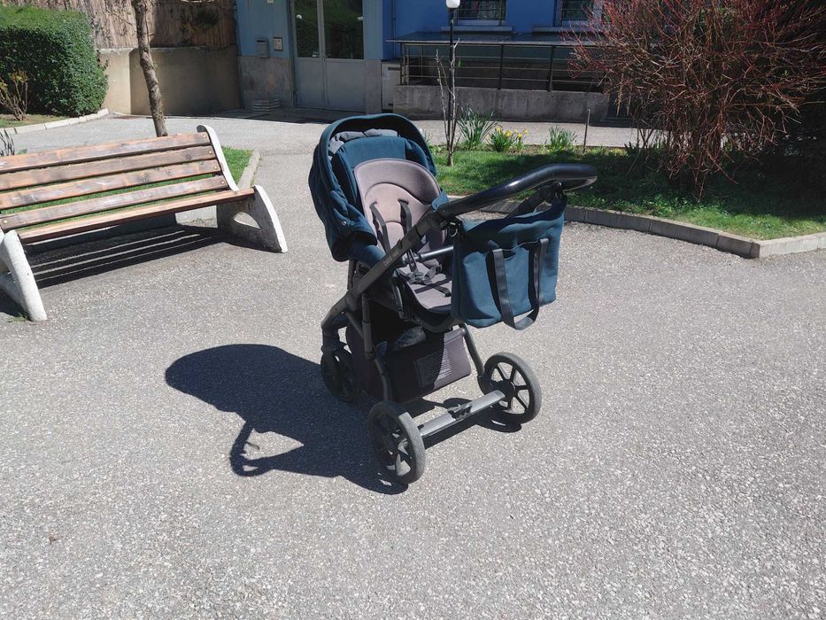 Напълно функционална бебешка количка