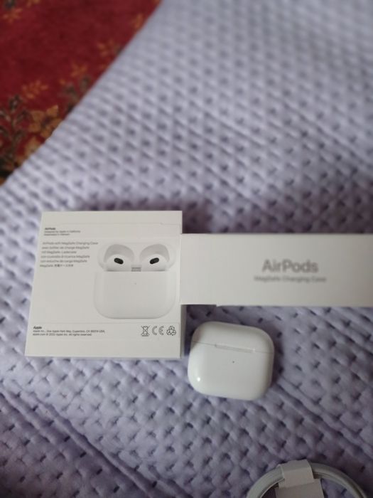 Продам срочно наушники айфон Apple