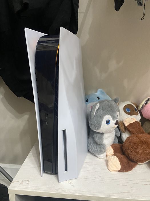 Продам ps5 с тремя играми