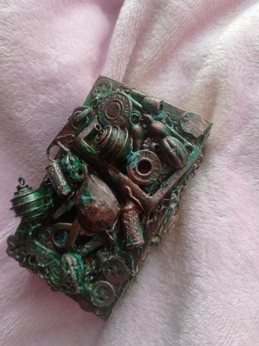 Кутийка за бижута, ръчно изработена, дървена с размери 10см*5**6см