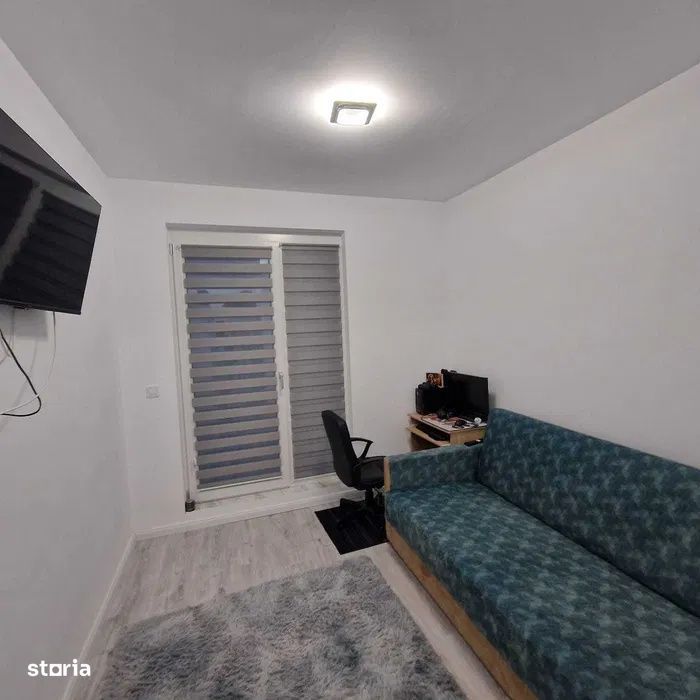 Apartament de 2 camere, decomandat, 40 mp., terasa 25 mp., zona zavoai