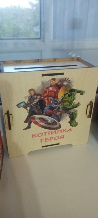Копилки разные и часы