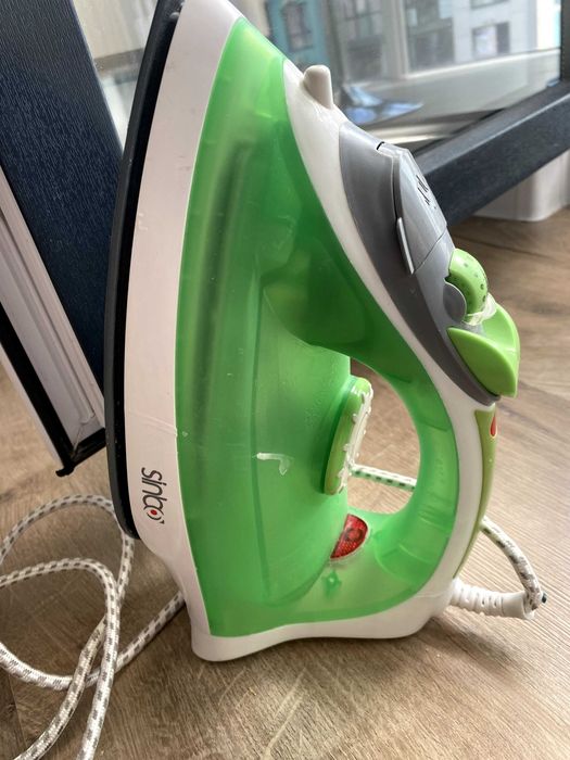 Утюг зеленый/ Очень низкая цена