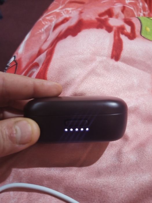 Vând căști bose noi