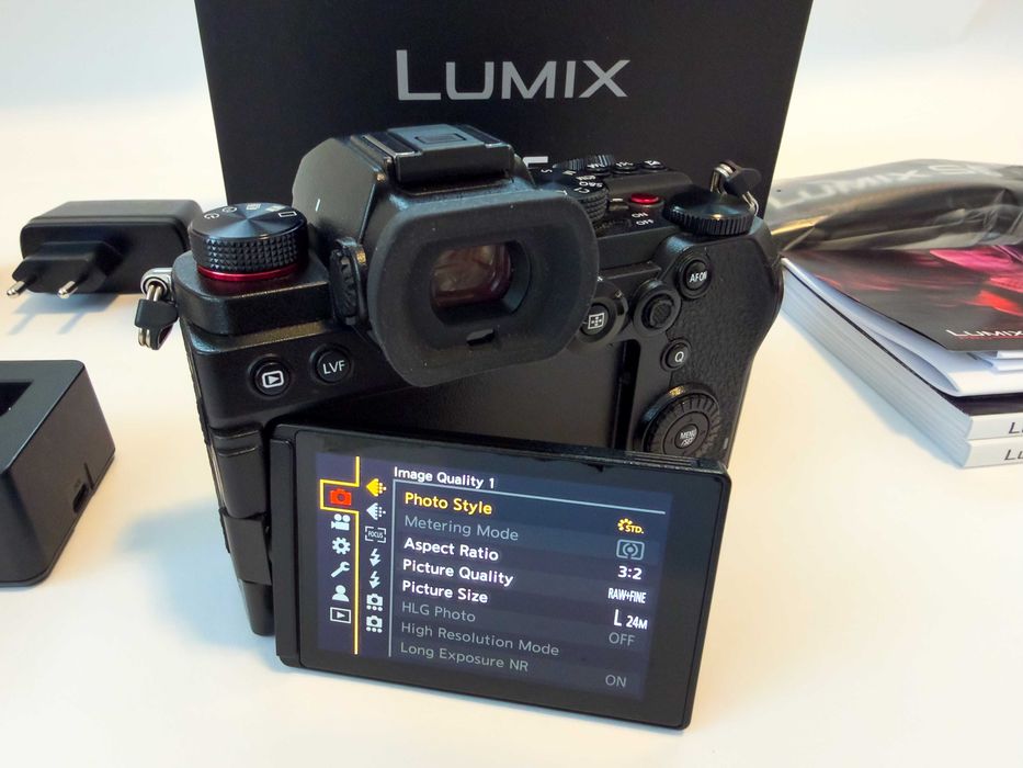 Panasonic Lumix S5 - неразличим от нов !