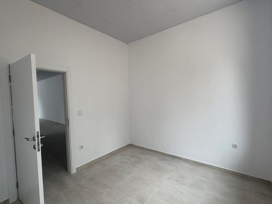 Дава се под наем Магазин в Търговище, Вароша - 100 кв.м за 663 € - Снимка #2