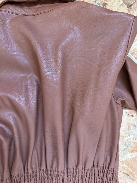 Rochie Asos superba noua cu eticheta. A se vedea in ultima poza a fost atinsa in dulap de un alt articol, se vede fiarte putin.