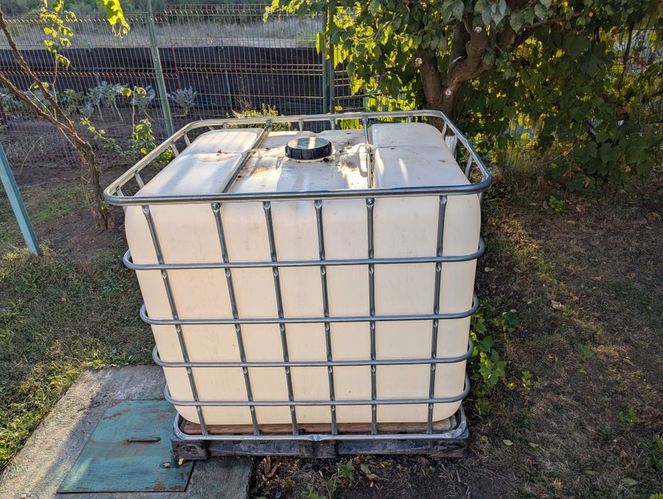Vând Container Rezervor Bazin IBC 100OL  Ca Nou!