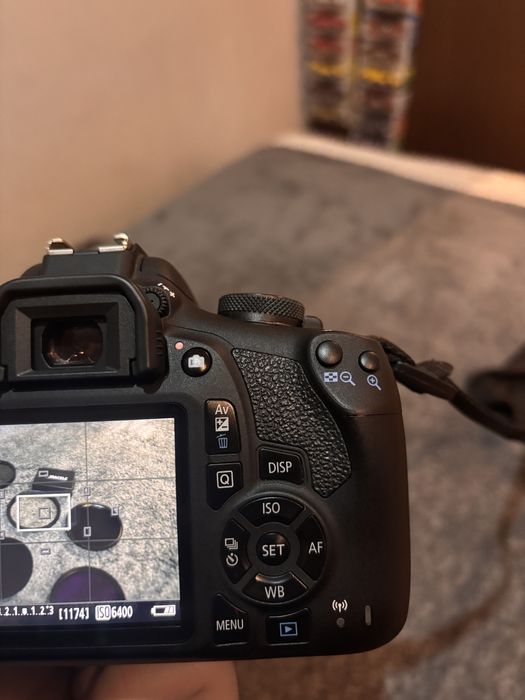 Vand Aparat Foto DSLR Canon Eos2000d