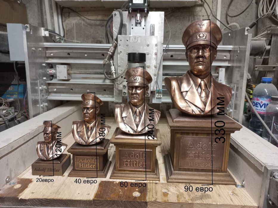 Бюстове на диктатори-Хитлер,Сталин