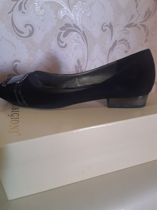 Продам женские туфли