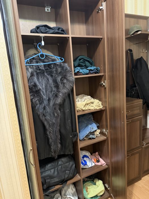 Продам прихожую, стенку